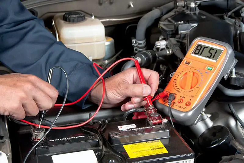 Checking car battery voltage with multimeter